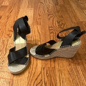 Dolce Vita Woman’s Black and Tan Wedges Size 7